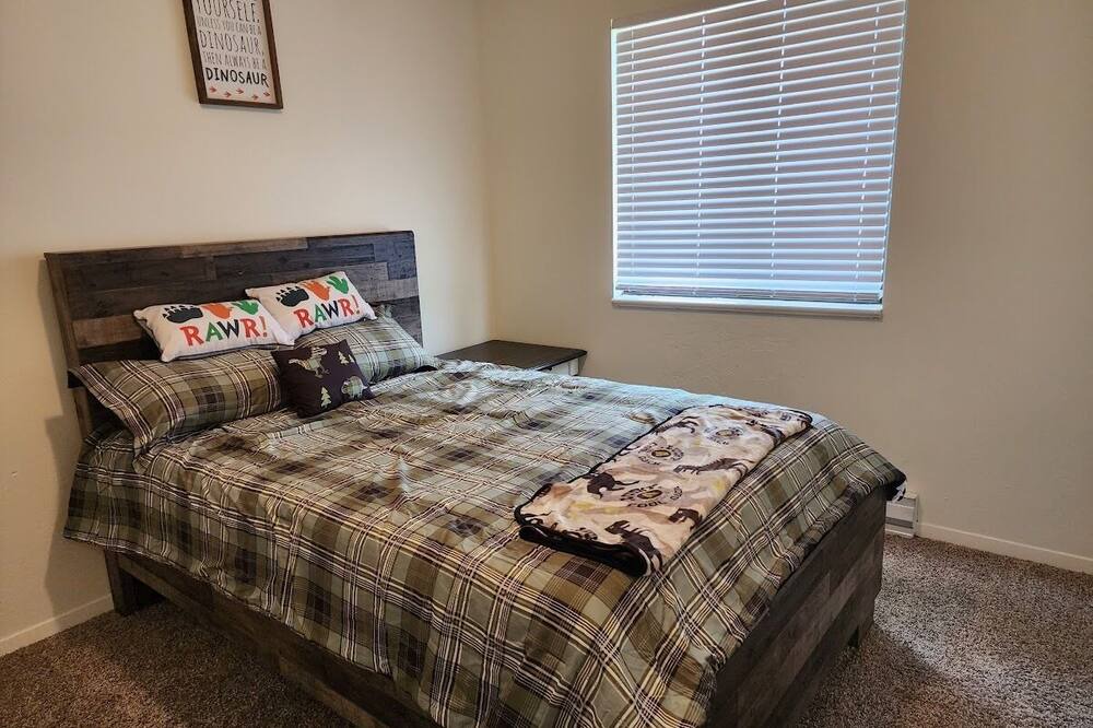 Photo of Bedroom in Dinosaur