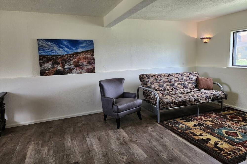 Photo of Livingroom in Dinosaur