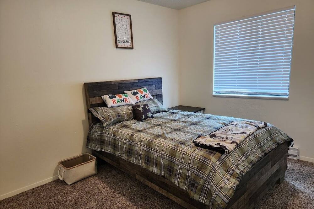Photo of Bedroom in Dinosaur