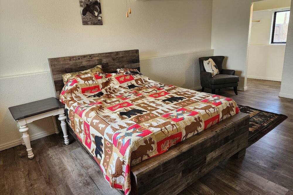 Photo of Bedroom in Dinosaur