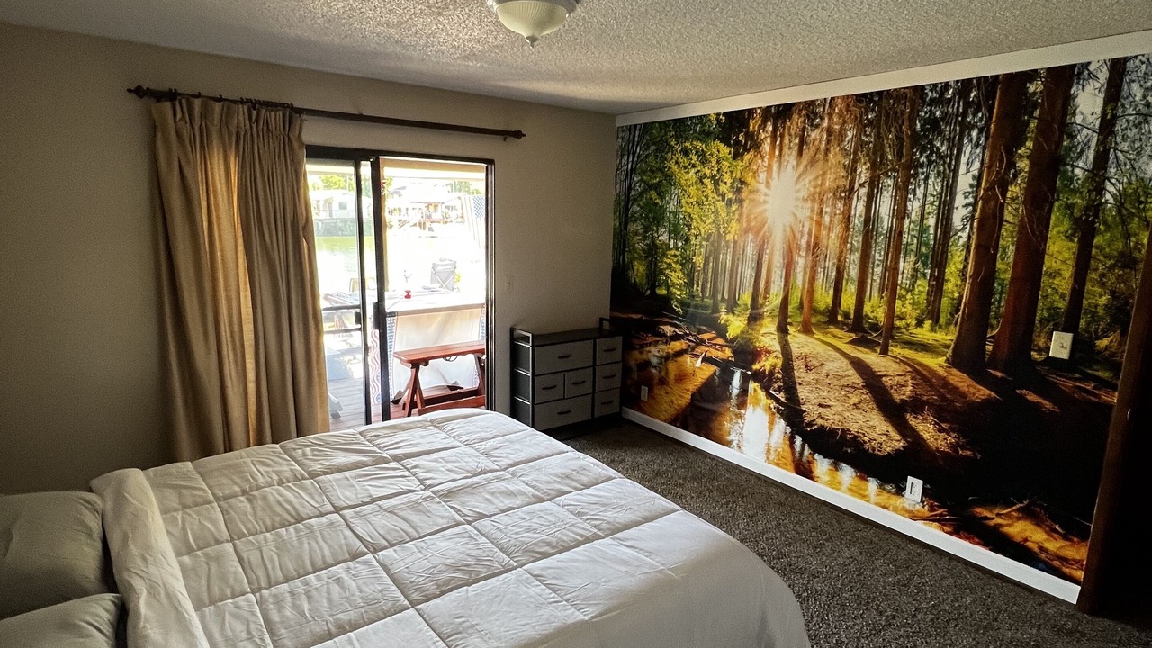 Photo of Bedroom in Clearlake