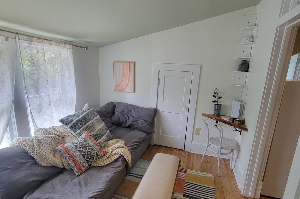 Photo of Livingroom in Downtown