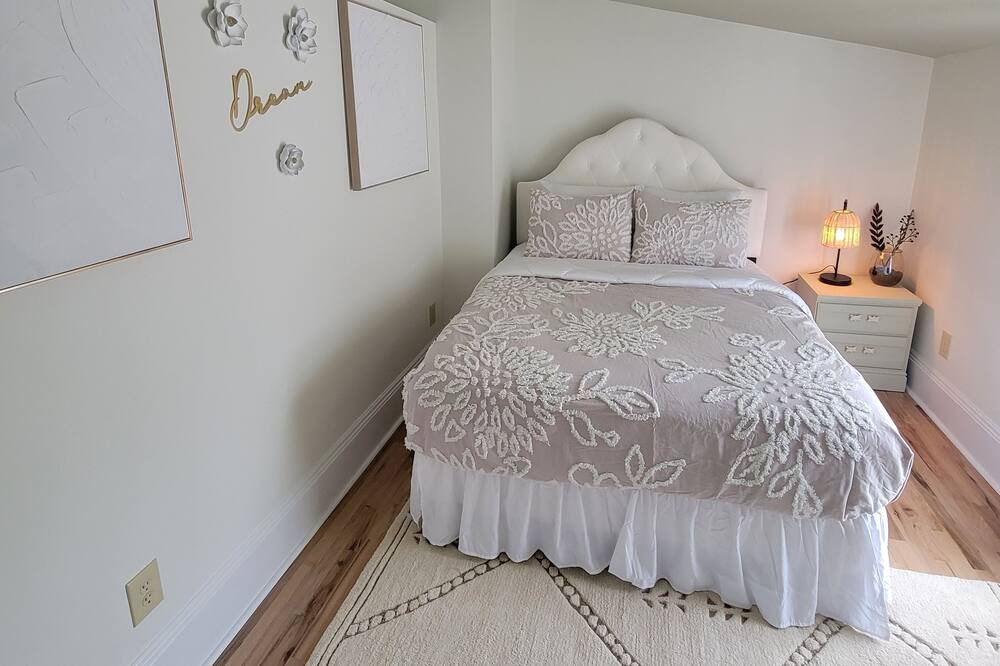 Photo of Bedroom in Downtown