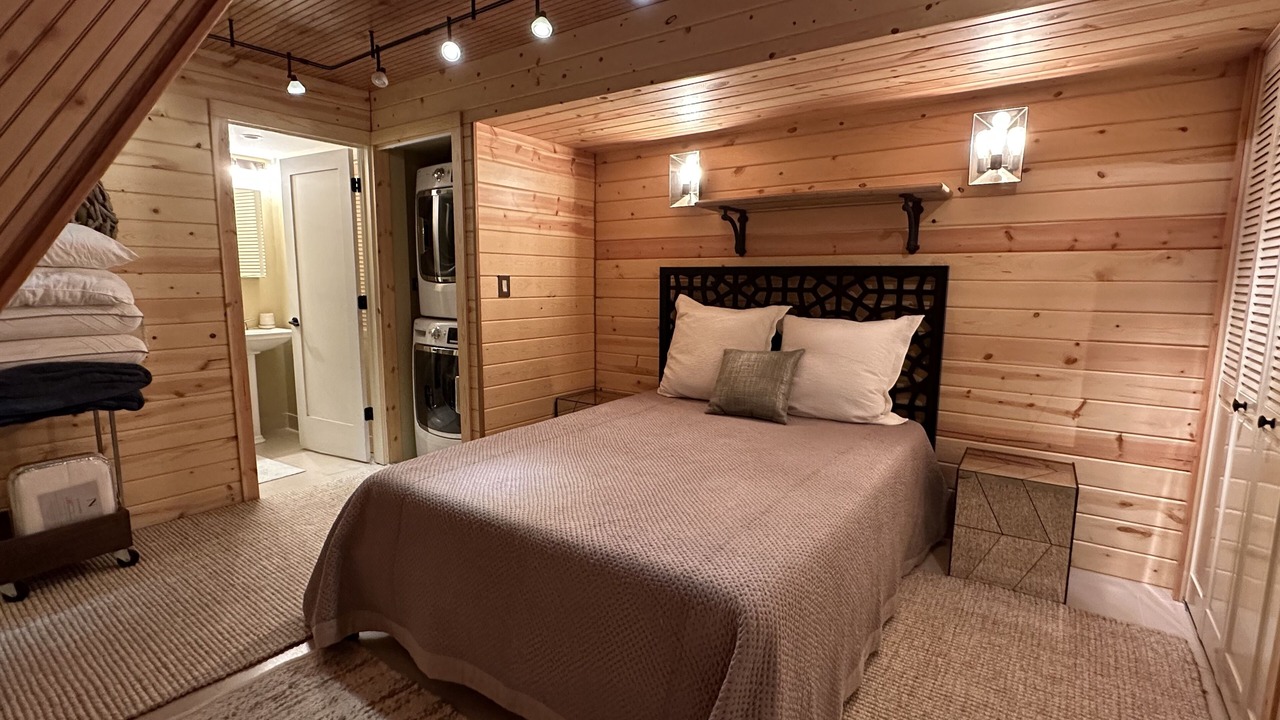 Photo of Bedroom in Culver