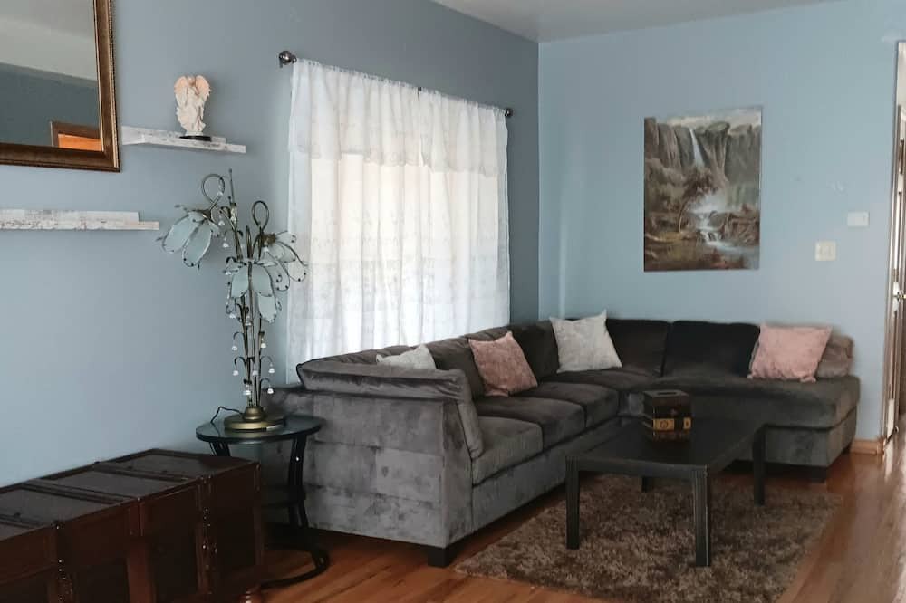 Photo of Livingroom in Summit