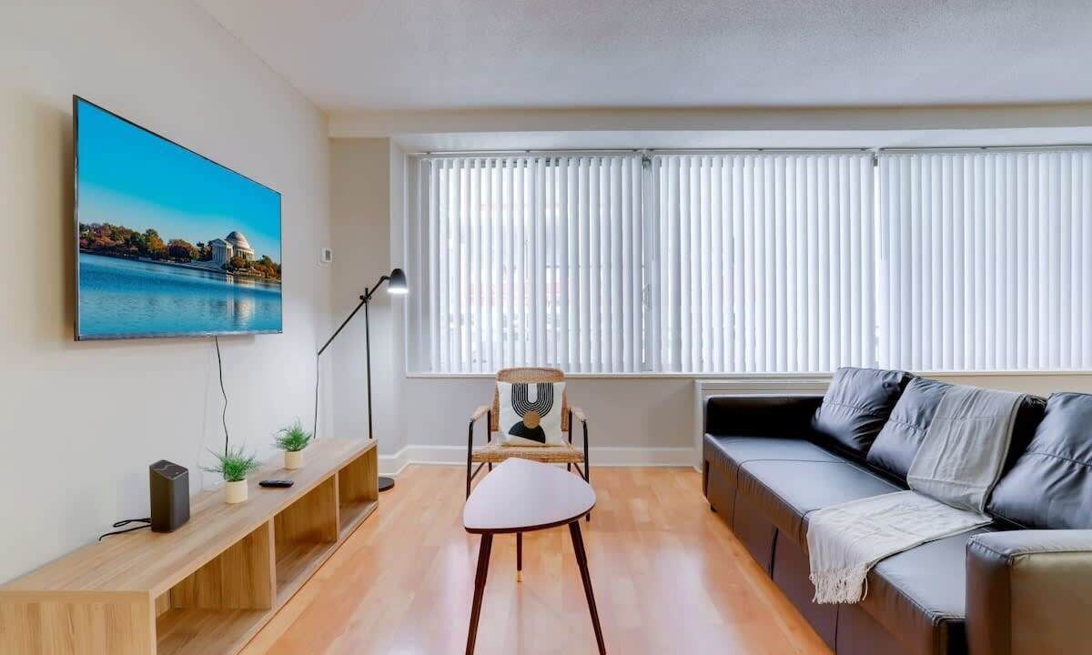 Photo of Livingroom in Crystal City