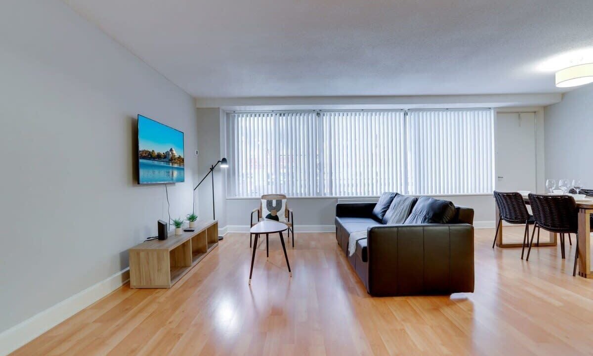 Photo of Livingroom in Crystal City