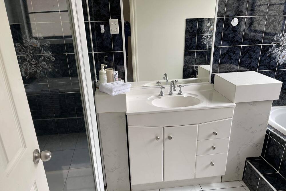 Photo of Bathroom in Caroline Springs