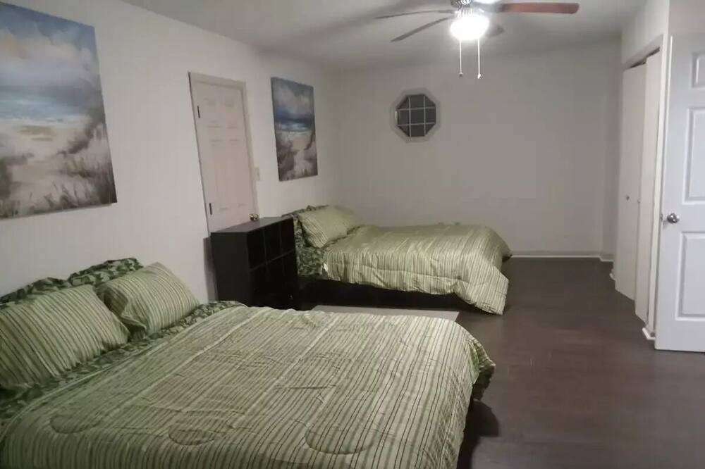 Photo of Bedroom in Yale