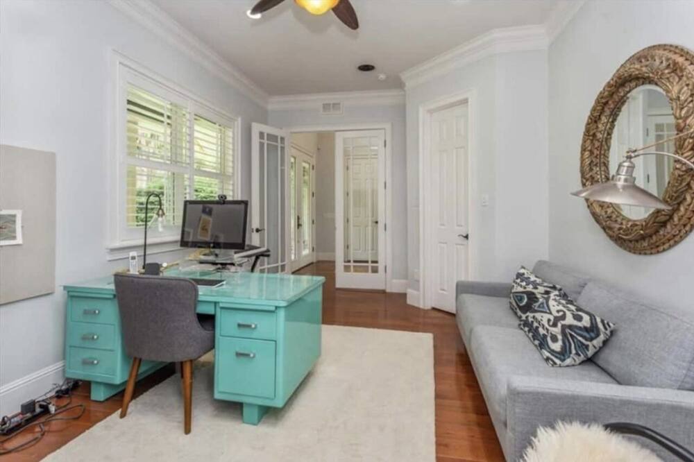 Photo of Livingroom in Heathrow