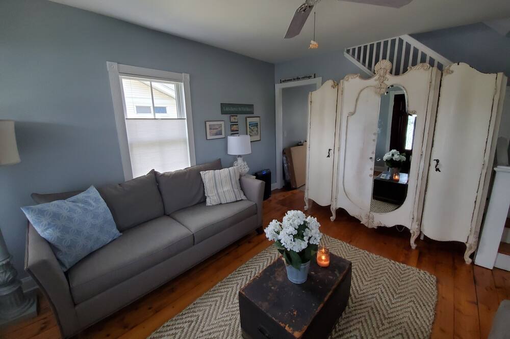 Photo of Livingroom in Ocean Grove