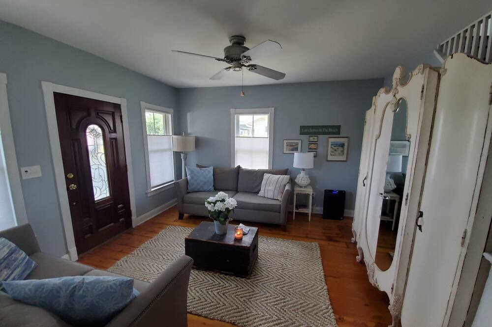 Photo of Livingroom in Ocean Grove