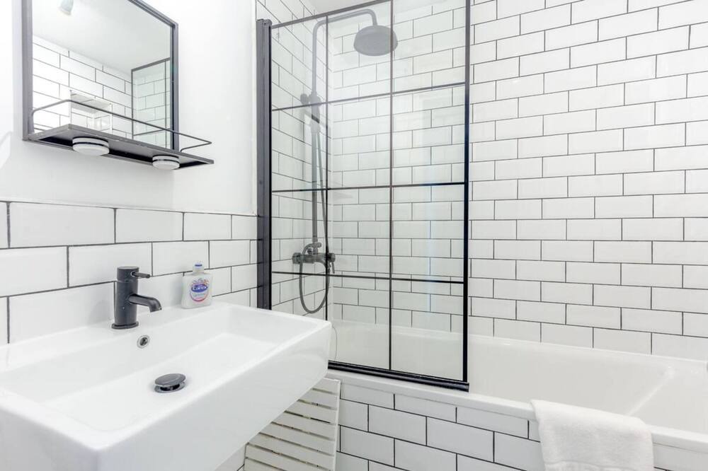 Photo of Bathroom in Brondesbury Park