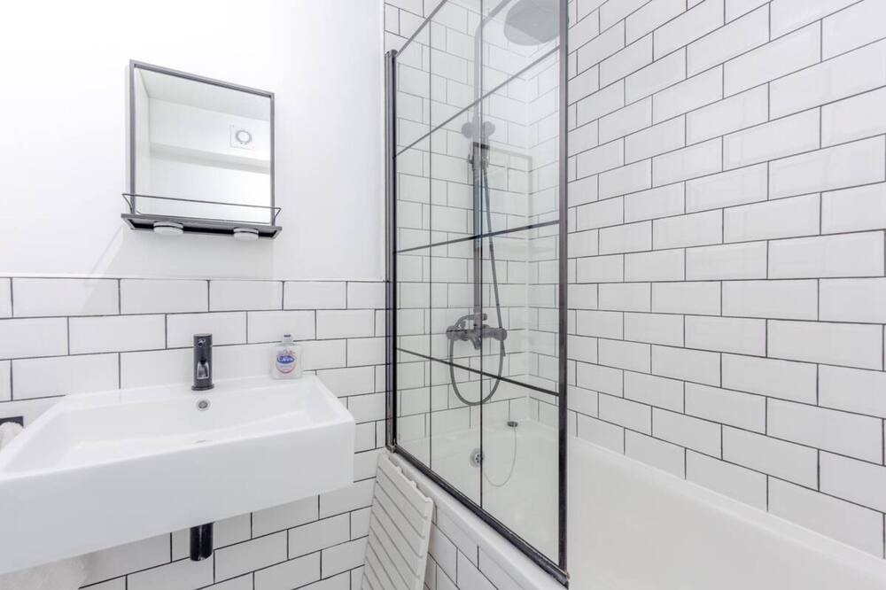Photo of Bathroom in Brondesbury Park