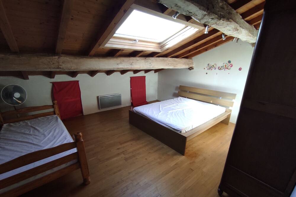 Photo of Bedroom in Calmont