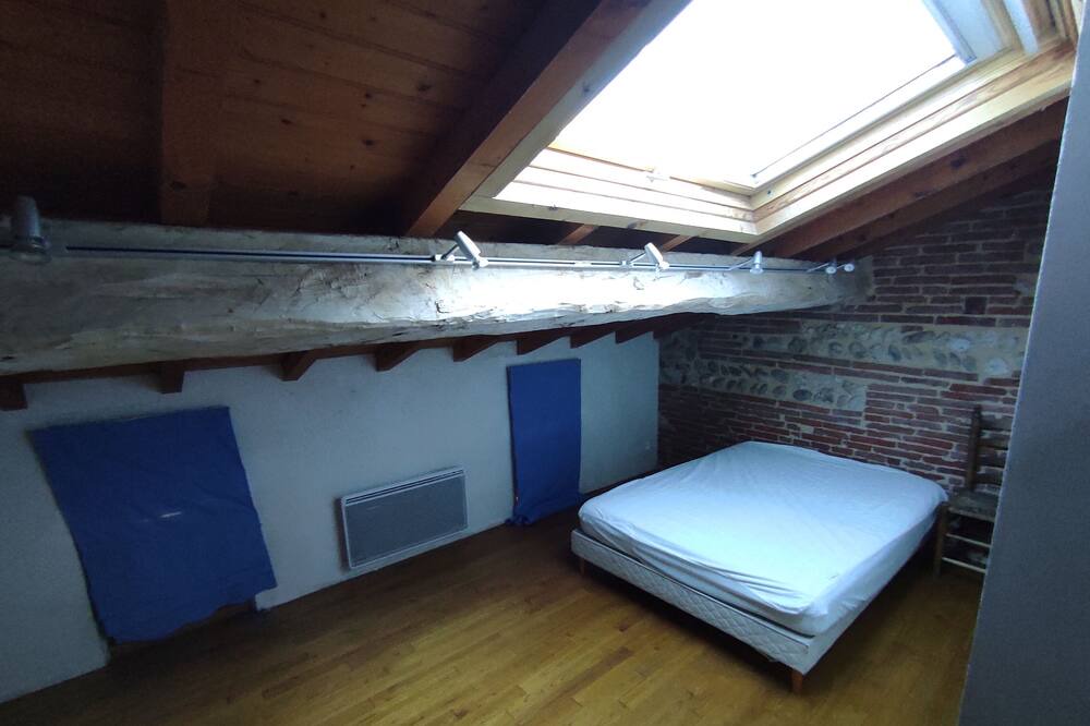 Photo of Bedroom in Calmont