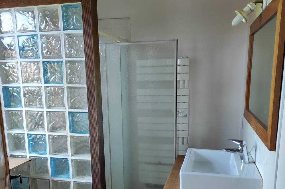 Photo of Bathroom in Calmont