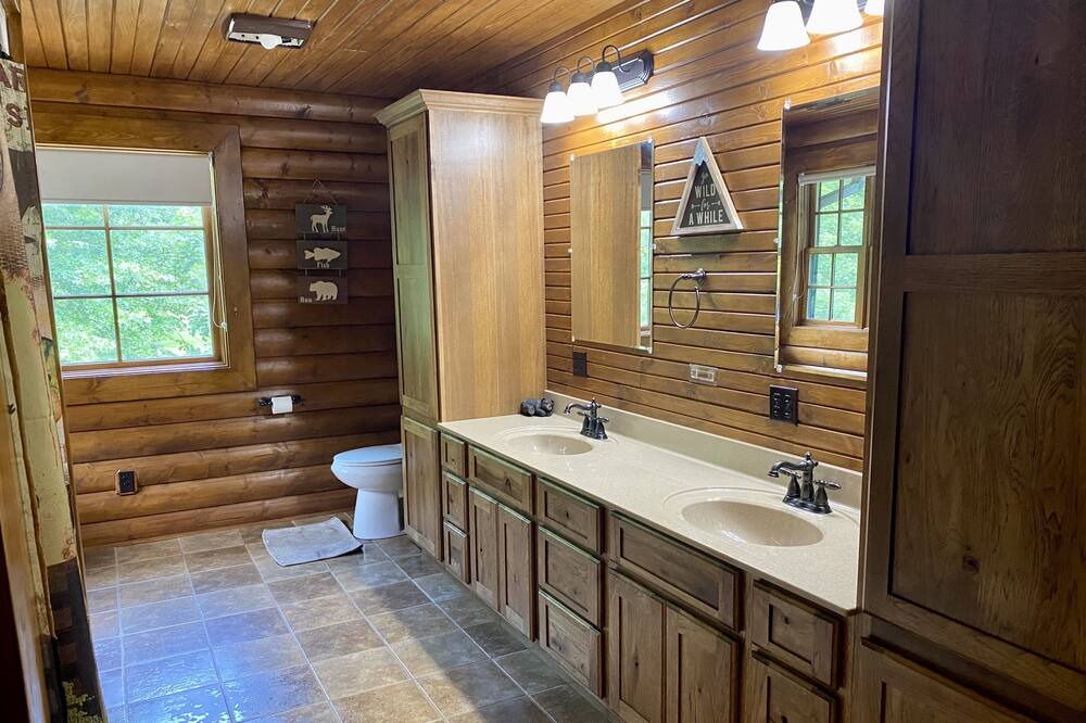 Photo of Bathroom in Doniphan