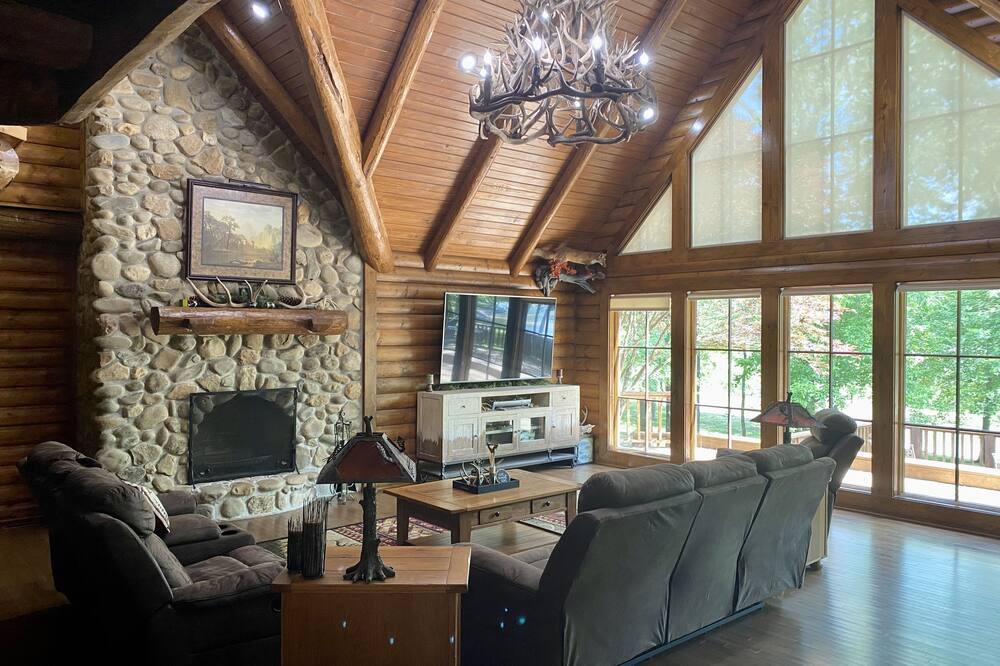 Photo of Livingroom in Doniphan