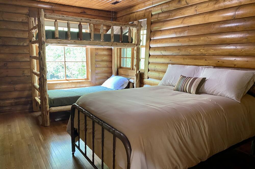 Photo of Bedroom in Doniphan