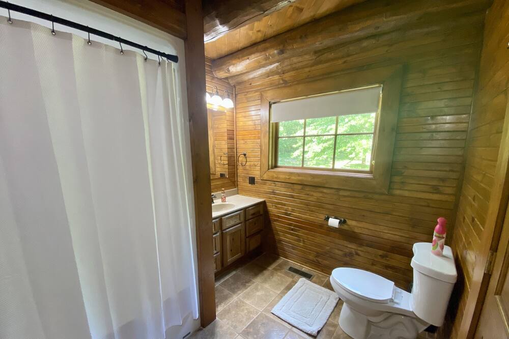 Photo of Bathroom in Doniphan