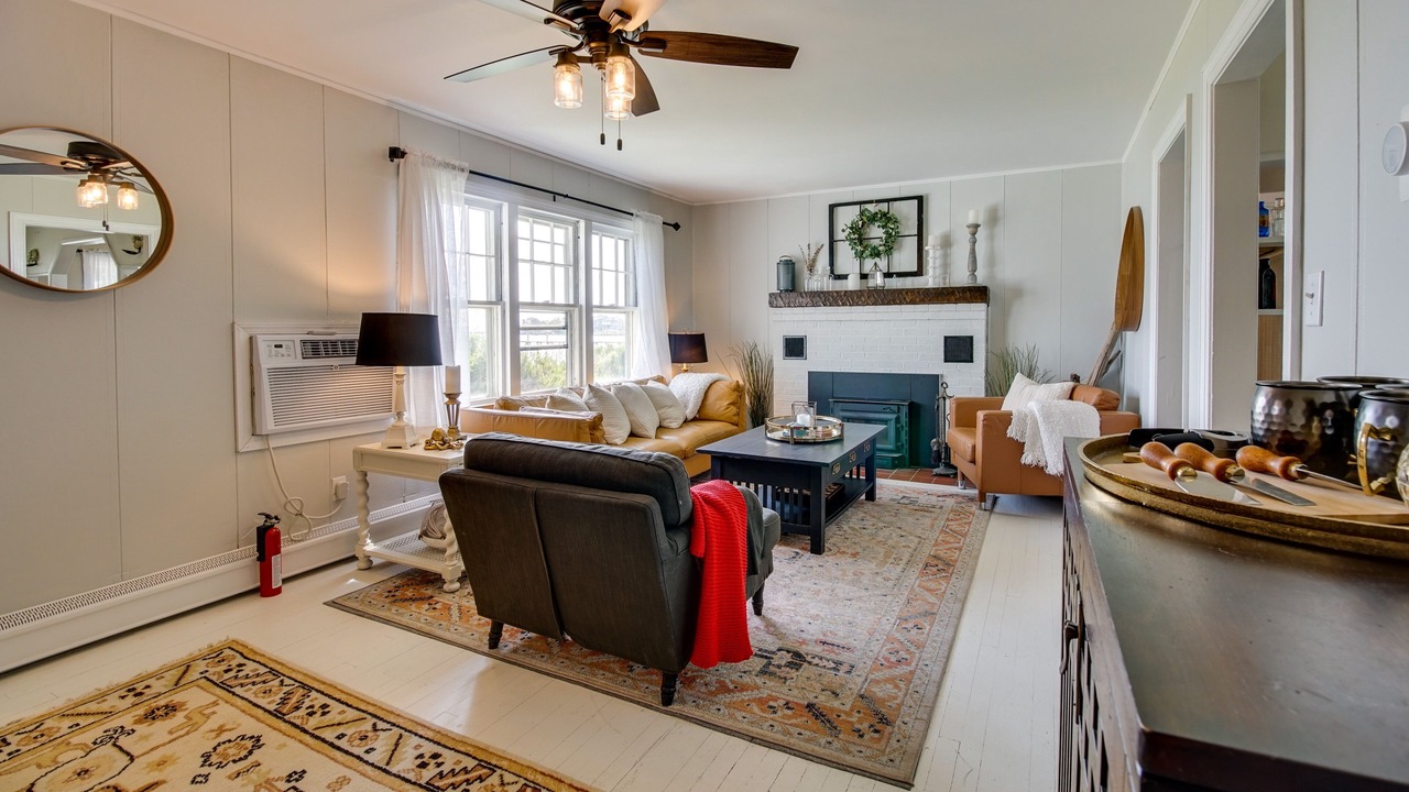 Photo of Livingroom in Piney Point