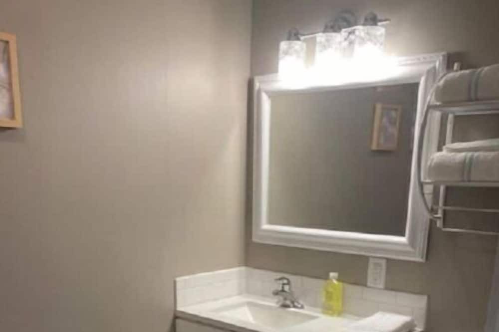 Photo of Bathroom in Newark