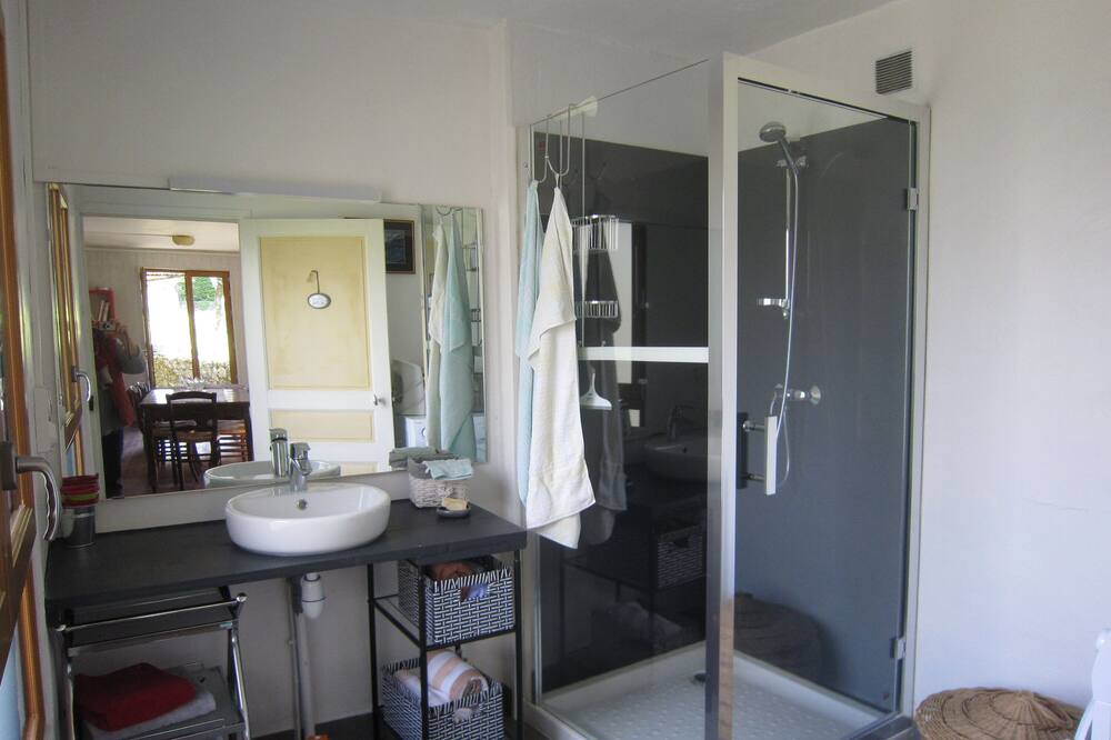Photo of Bathroom in Cressensac
