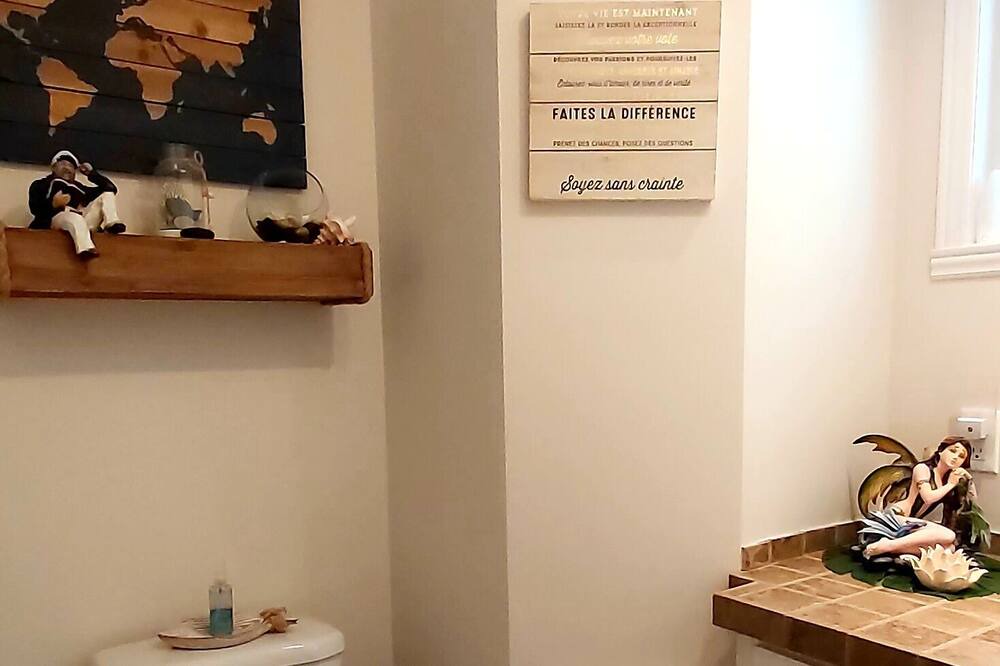 Photo of Bathroom in Saint-Anicet