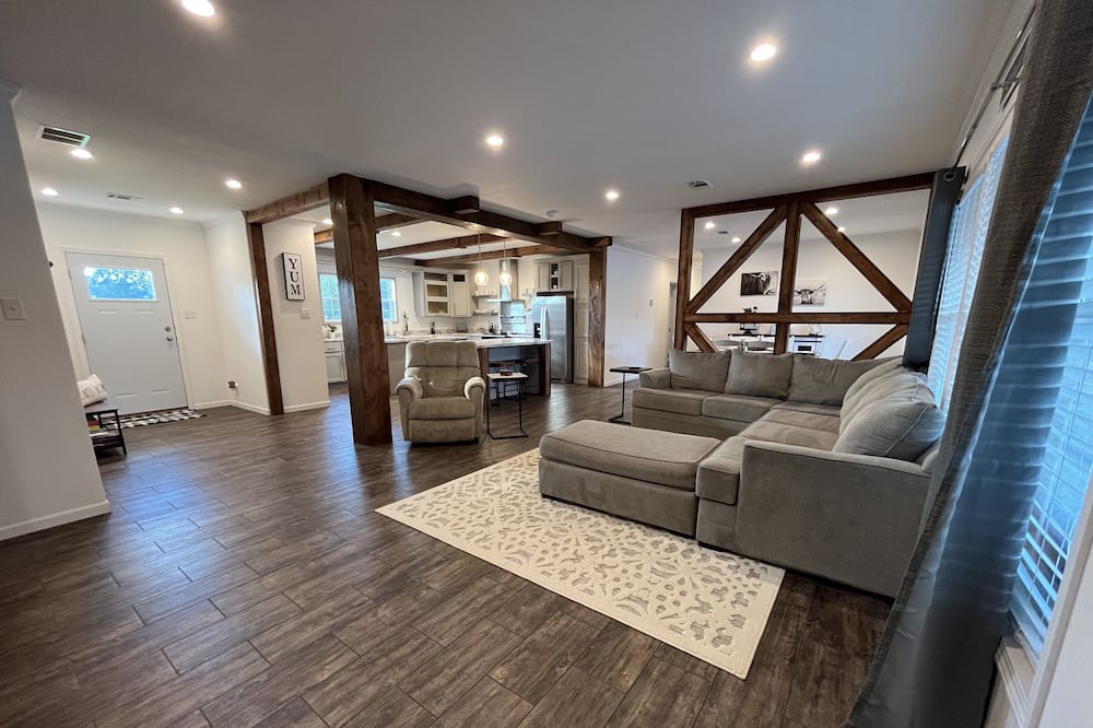 Photo of Livingroom in Norman Park