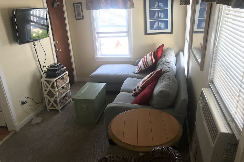 Photo of Livingroom in Bradley Beach