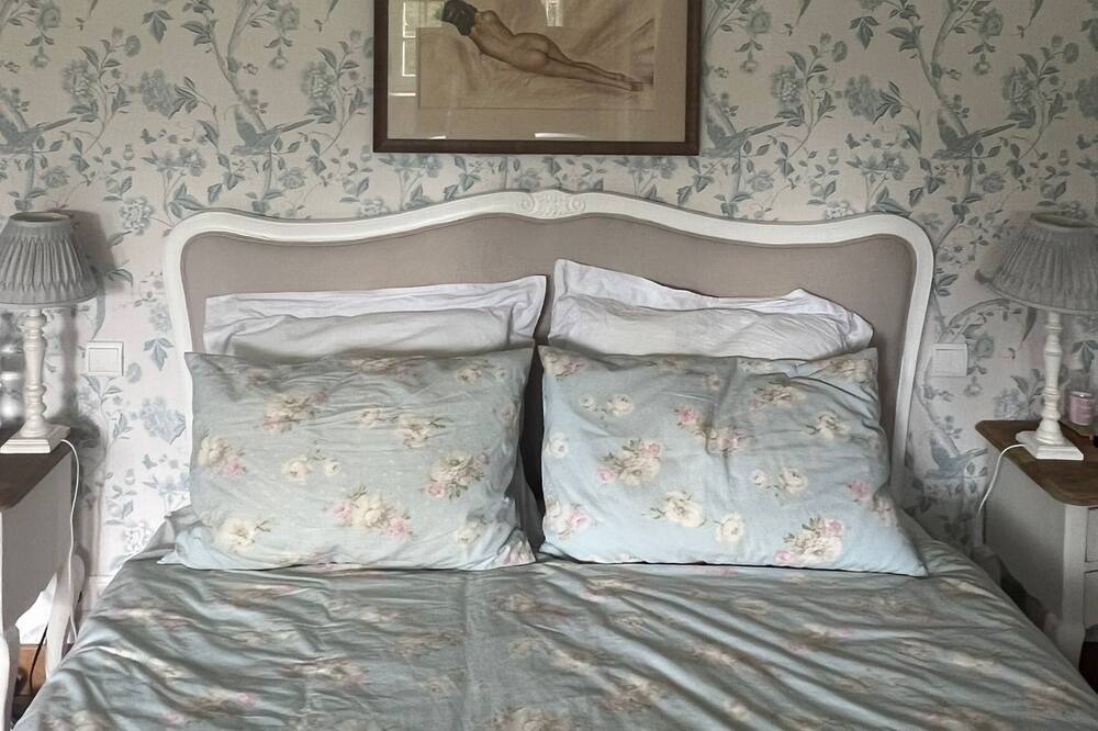 Photo of Bedroom in Saint-Etienne-la-Thillaye