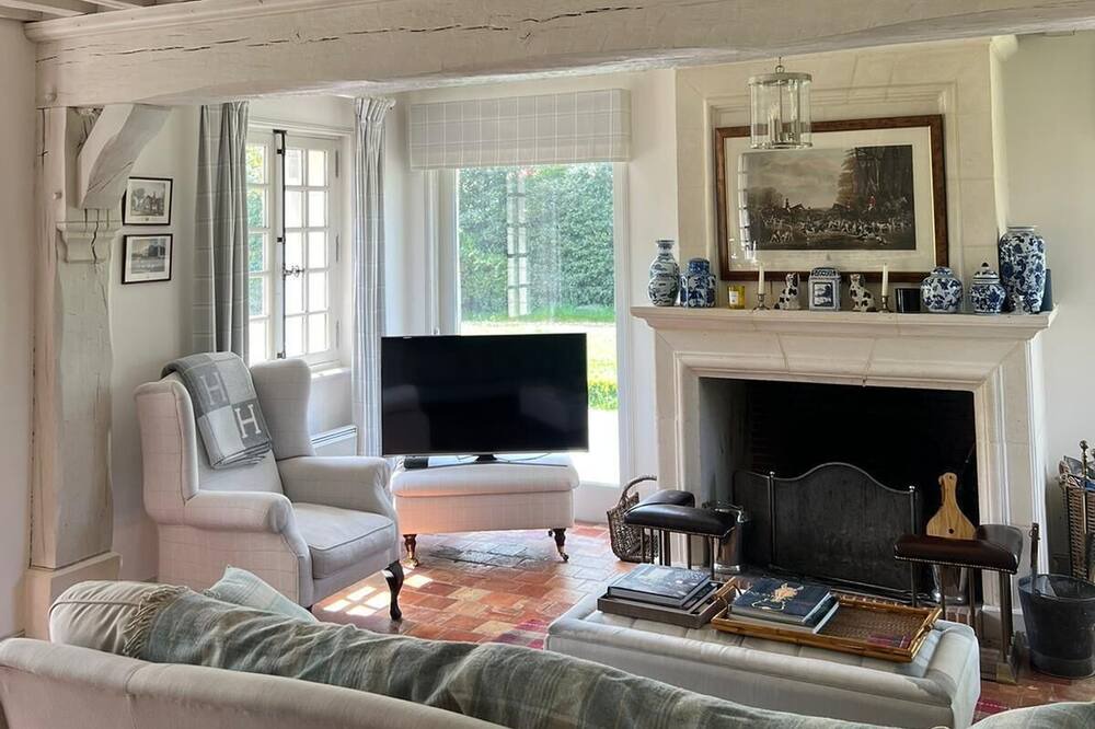 Photo of Livingroom in Saint-Etienne-la-Thillaye
