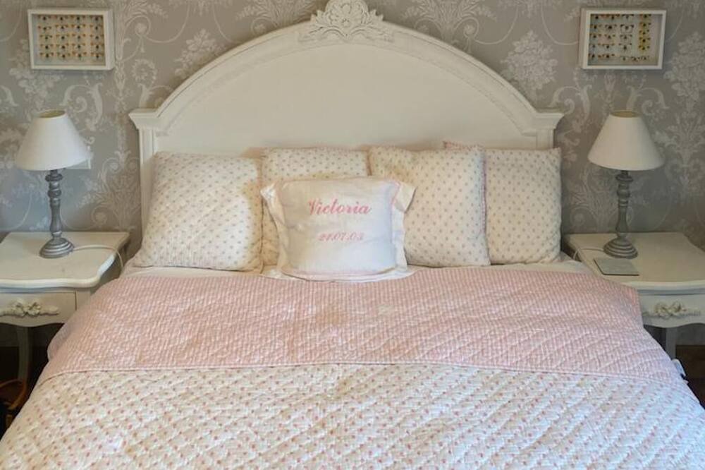Photo of Bedroom in Saint-Etienne-la-Thillaye