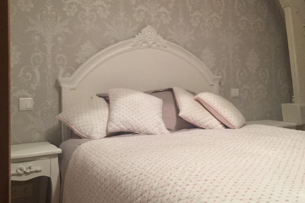 Photo of Bedroom in Saint-Etienne-la-Thillaye
