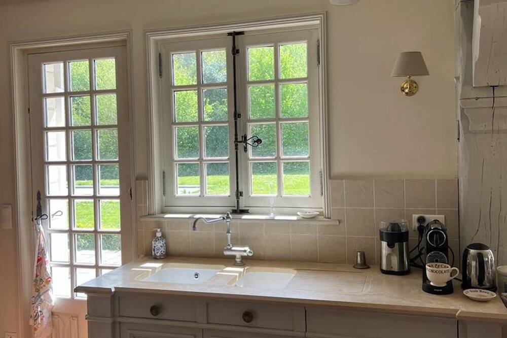 Photo of Kitchen in Saint-Etienne-la-Thillaye