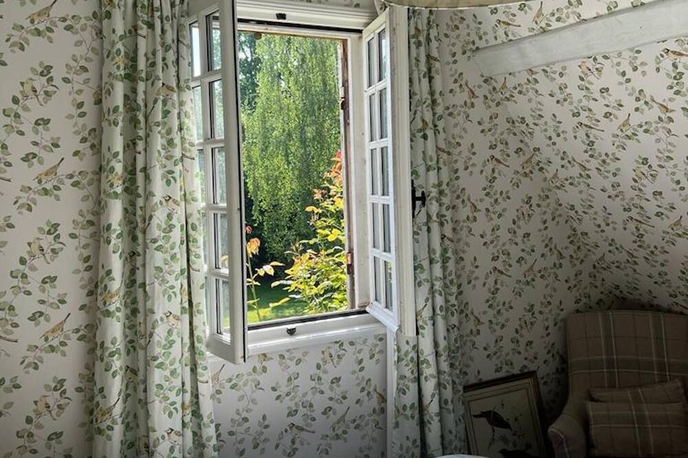 Photo of Bedroom in Saint-Etienne-la-Thillaye