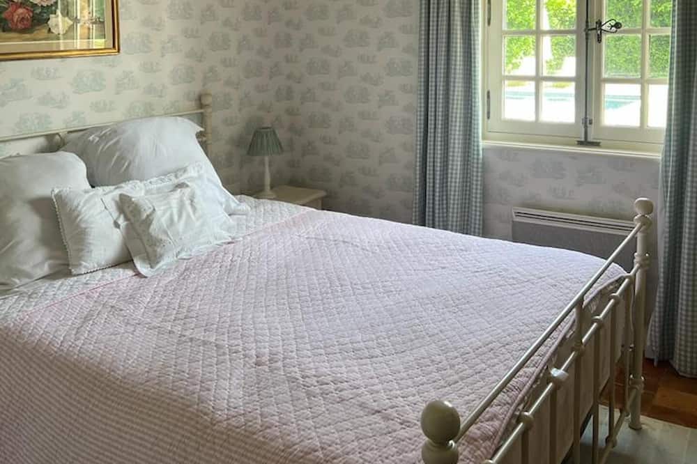 Photo of Bedroom in Saint-Etienne-la-Thillaye