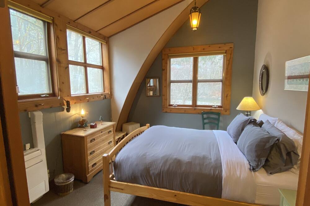 Photo of Bedroom in Skykomish