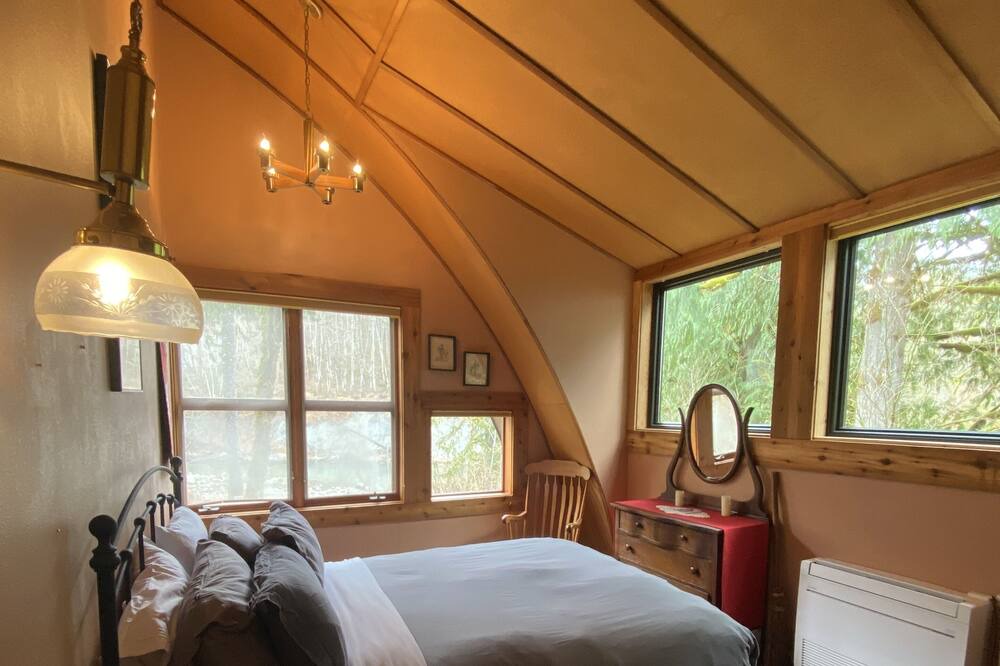 Photo of Bedroom in Skykomish