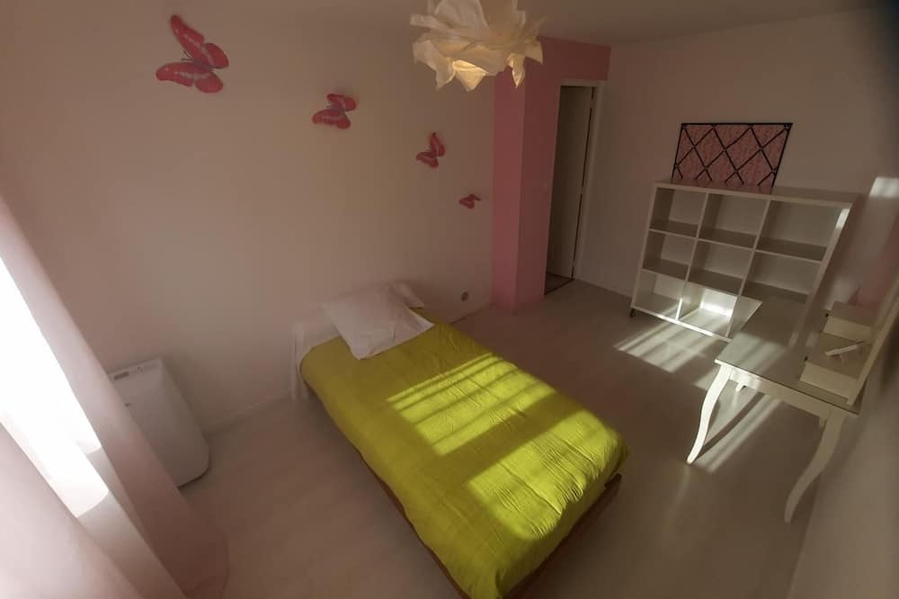 Photo of Bedroom in Villers-Semeuse