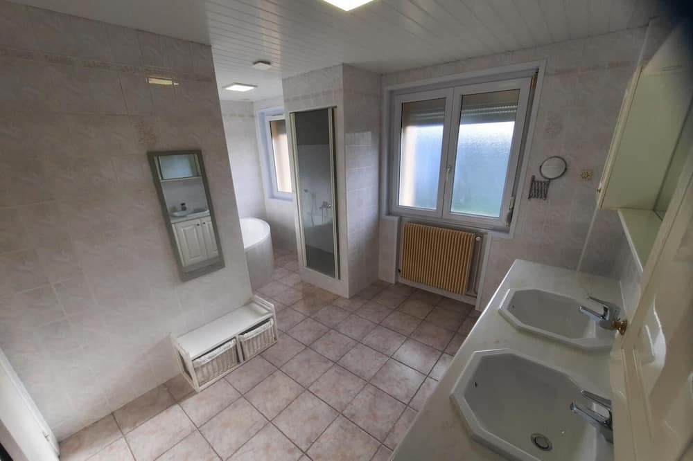 Photo of Bathroom in Villers-Semeuse