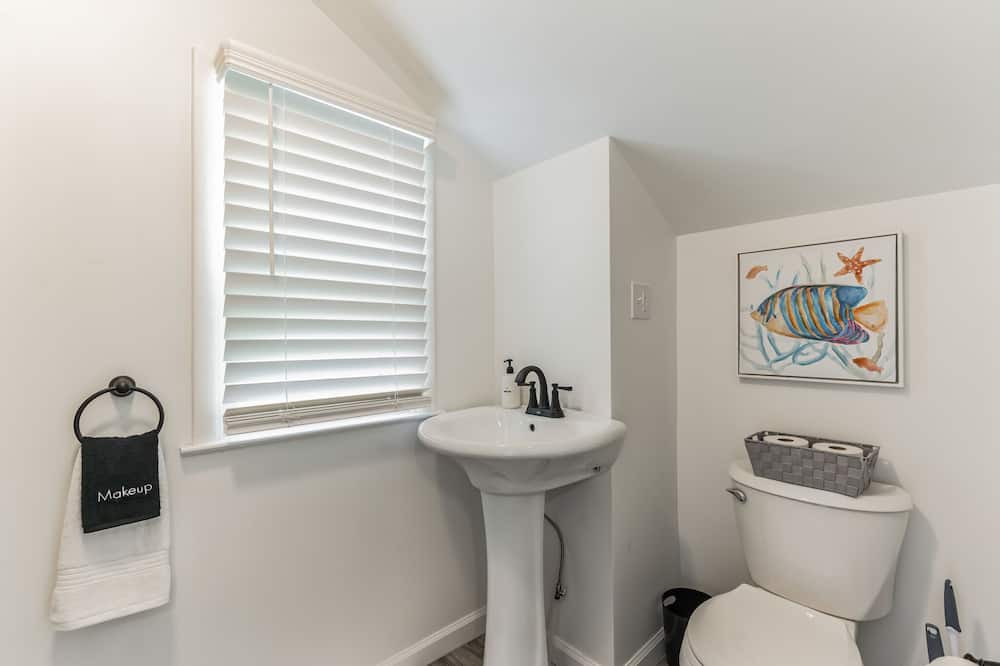 Photo of Bathroom in Wagontown