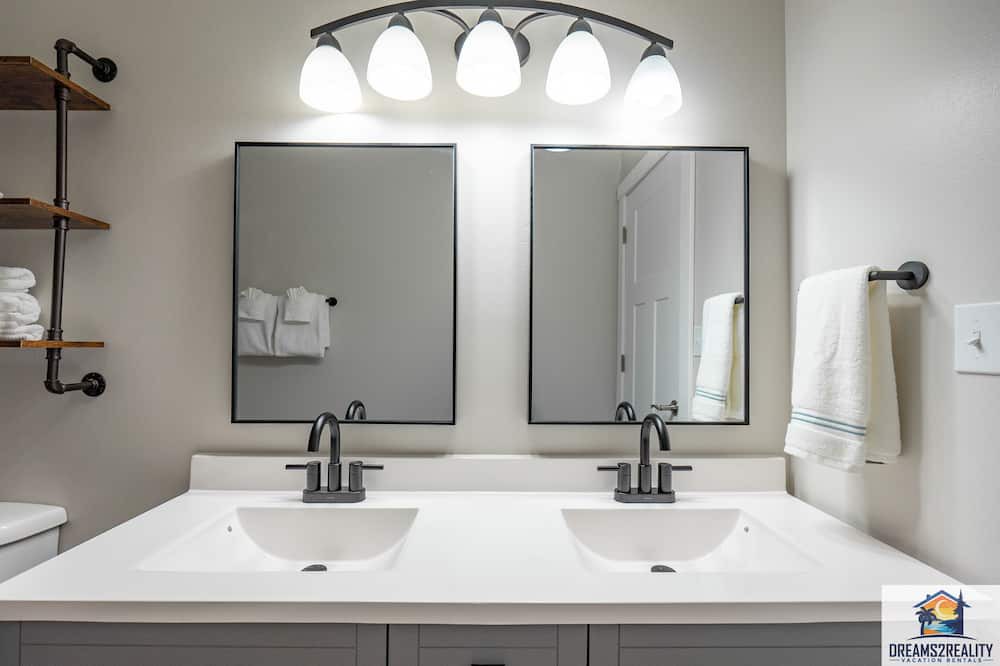 Photo of Bathroom in Notch Estates