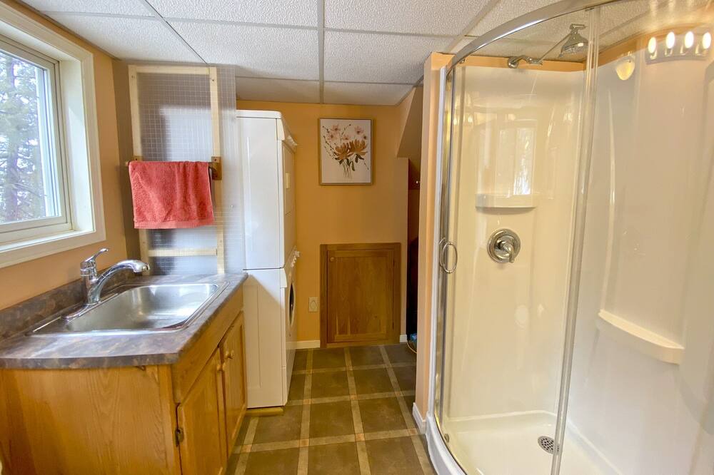 Photo of Bathroom in Lanark Highlands