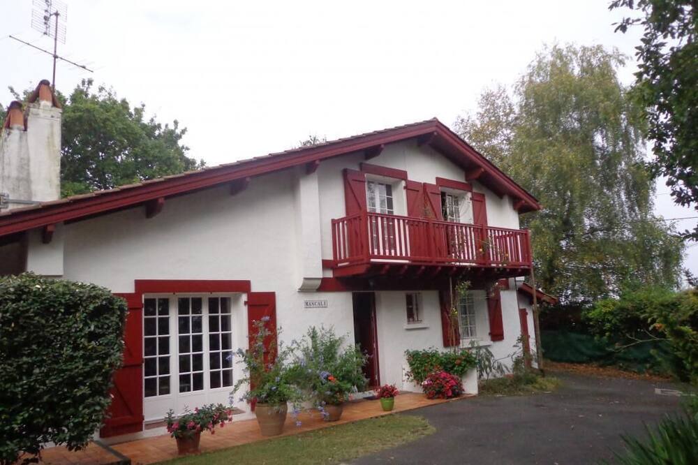 Photo of Outdoor in Belus