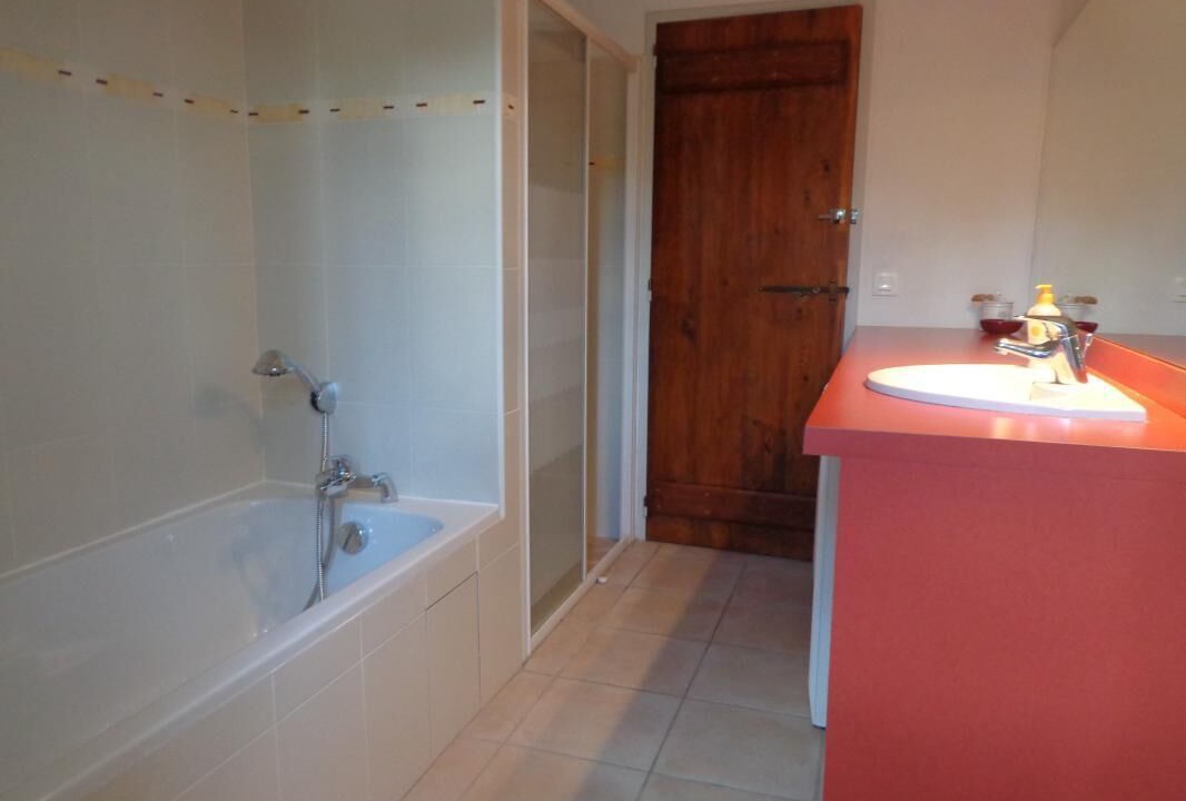 Photo of Bathroom in Gaas