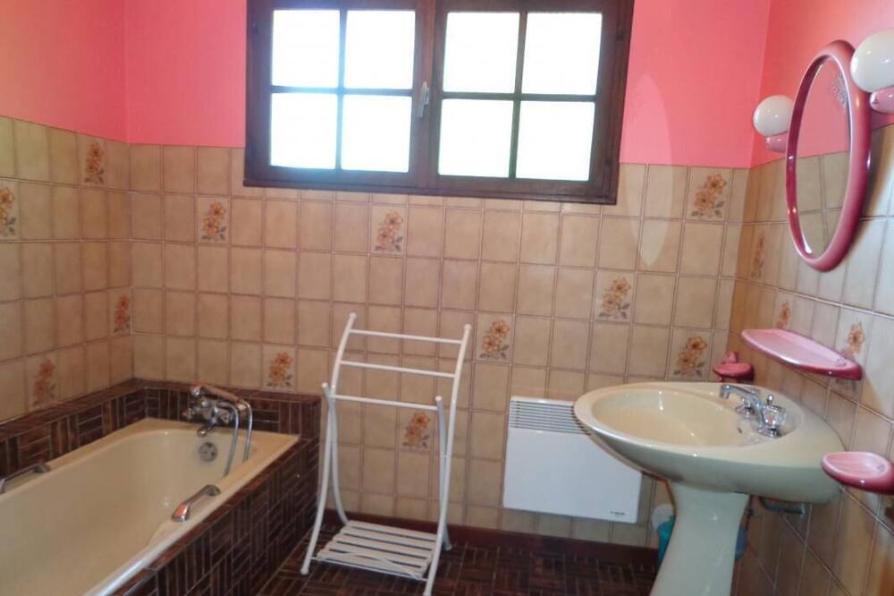 Photo of Bathroom in Mugron