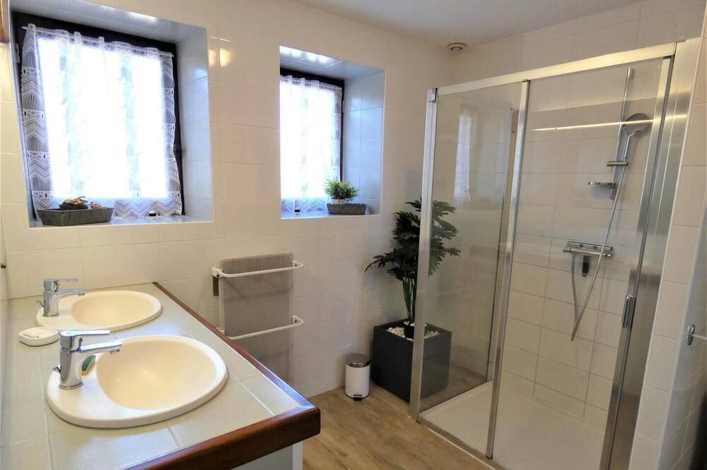 Photo of Bathroom in Prechacq-les-Bains