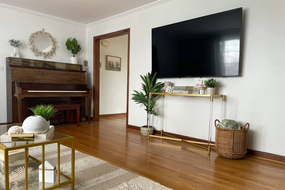 Photo of Livingroom in West Meade
